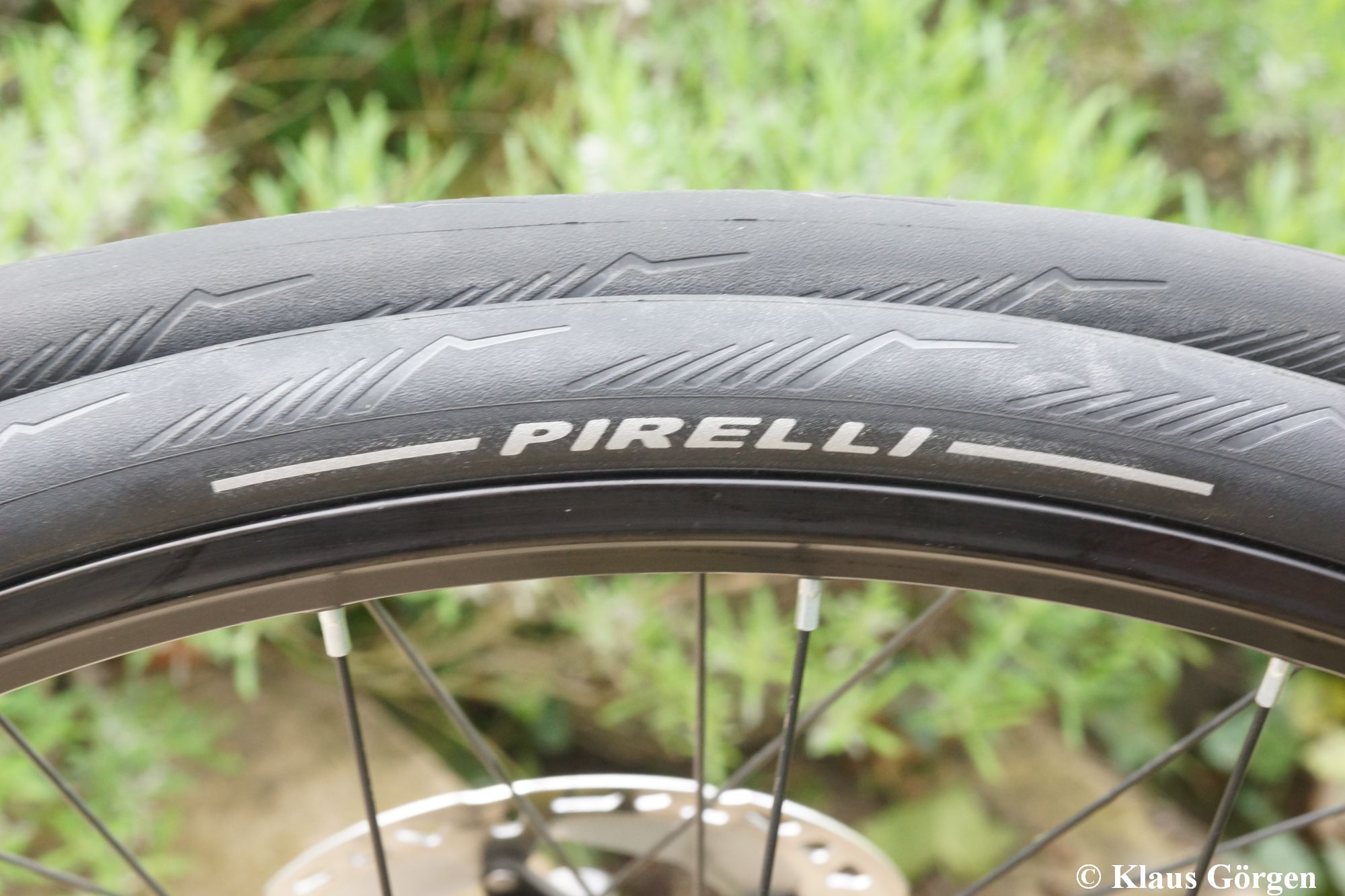 Pirelli P Zero Race 4S frisch montiert